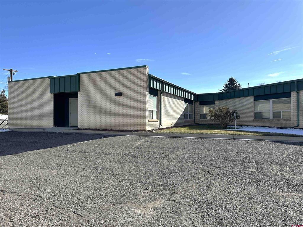 300 N Cascade Avenue Property Photo 3