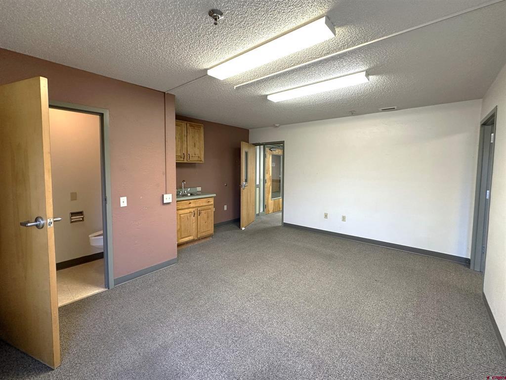 300 N Cascade Avenue Property Photo 12