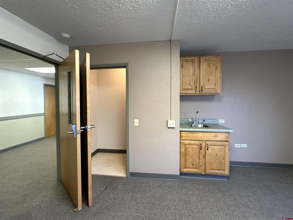 300 N Cascade Avenue Property Photo 14