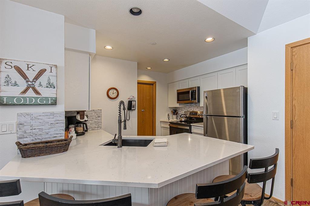 93 Needles Way Property Photo 2