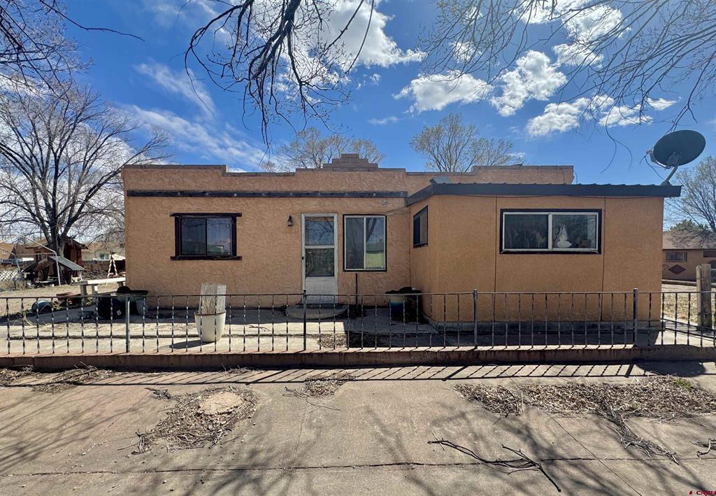 1330 W 7th St. Property Photo 1