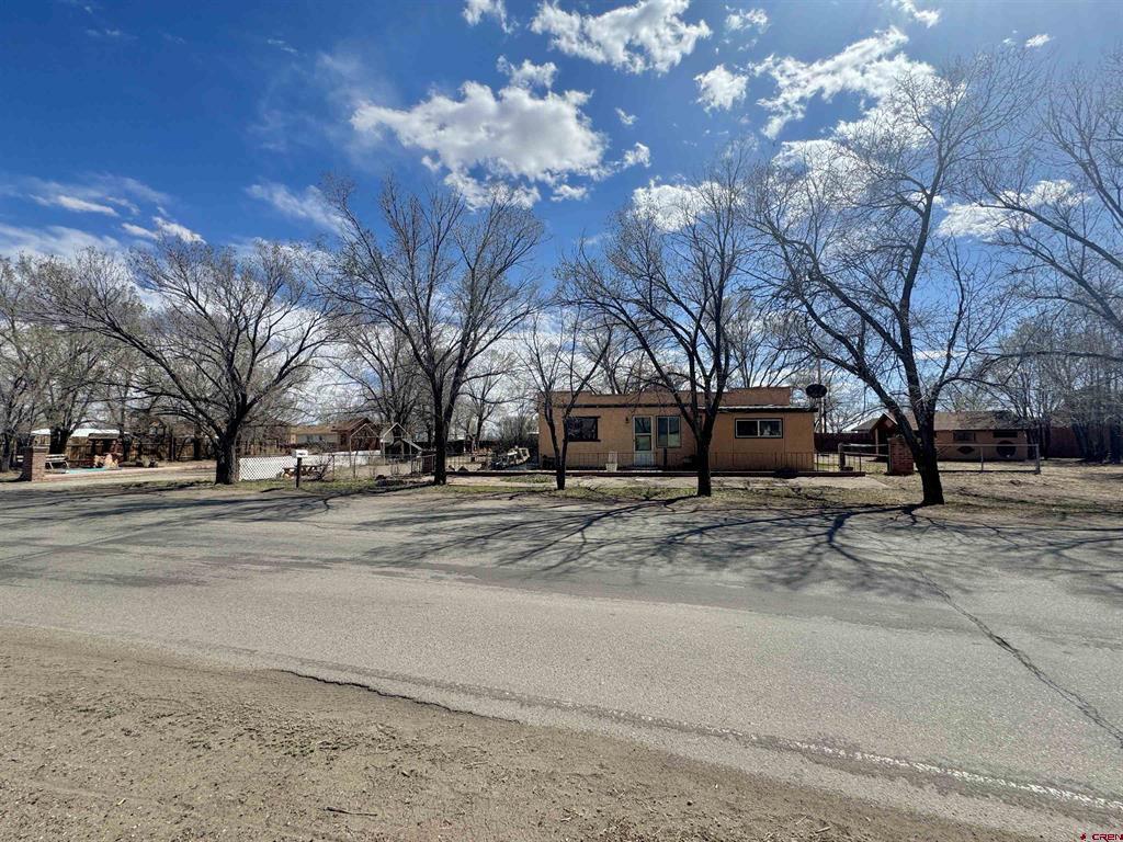 1330 W 7th St. Property Photo 2