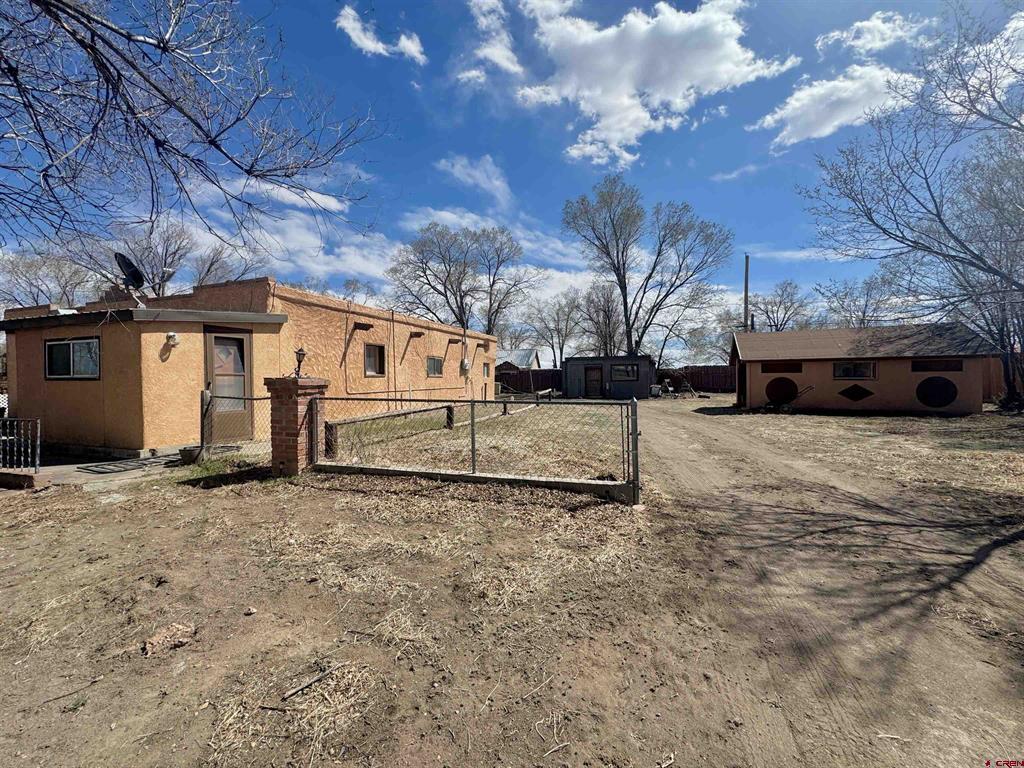 1330 W 7th St. Property Photo 3