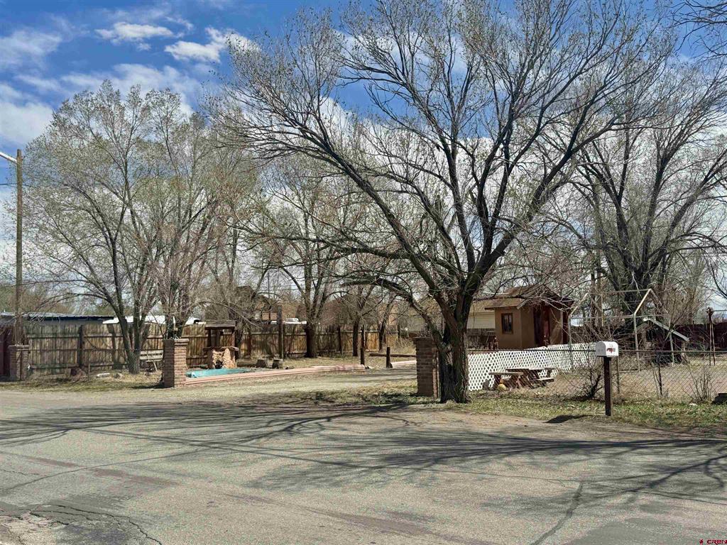 1330 W 7th St. Property Photo 4
