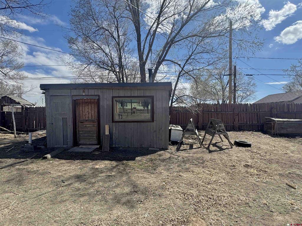 1330 W 7th St. Property Photo 5