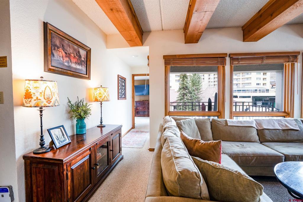 11 Snowmass Road Property Photo 5