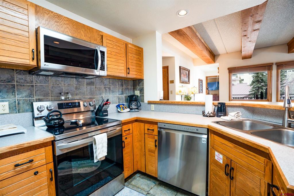 11 Snowmass Road Property Photo 7