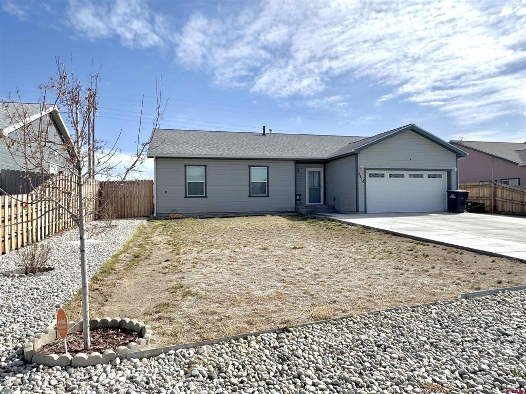 2916 W 6th St. Property Photo 2