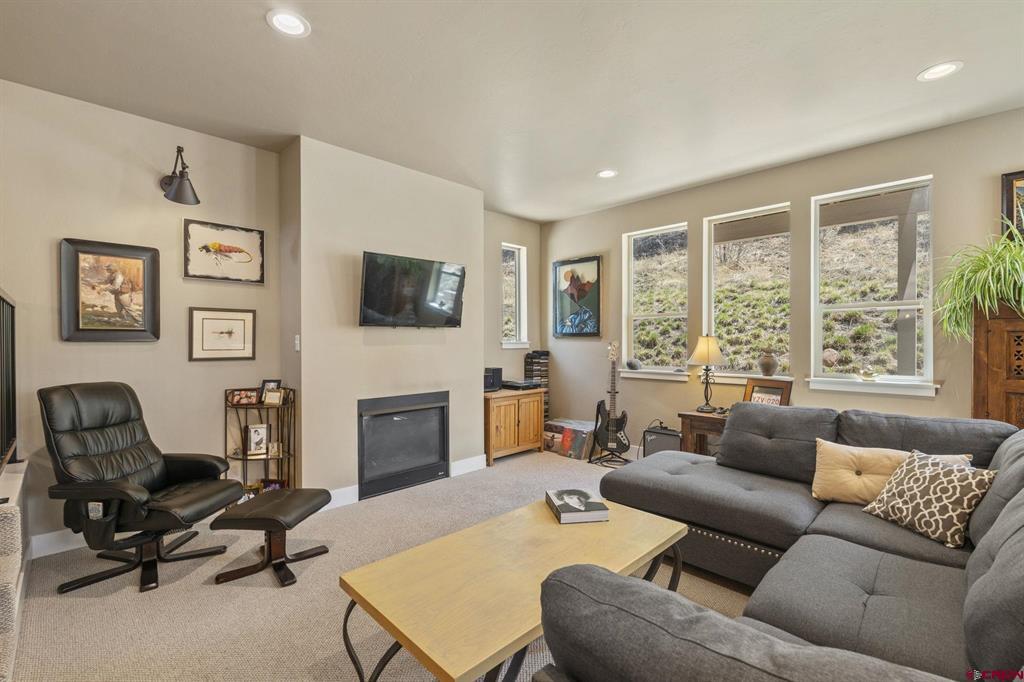 112 Spring Creek Village Place Property Photo 6