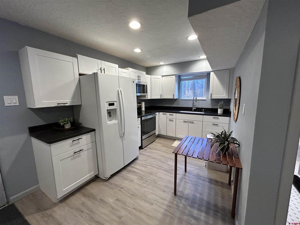 634 E 8th Avenue Property Photo 4