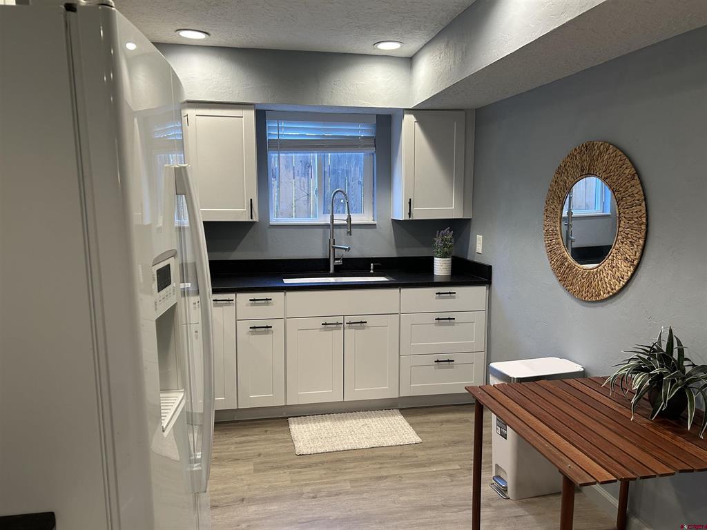 634 E 8th Avenue Property Photo 6