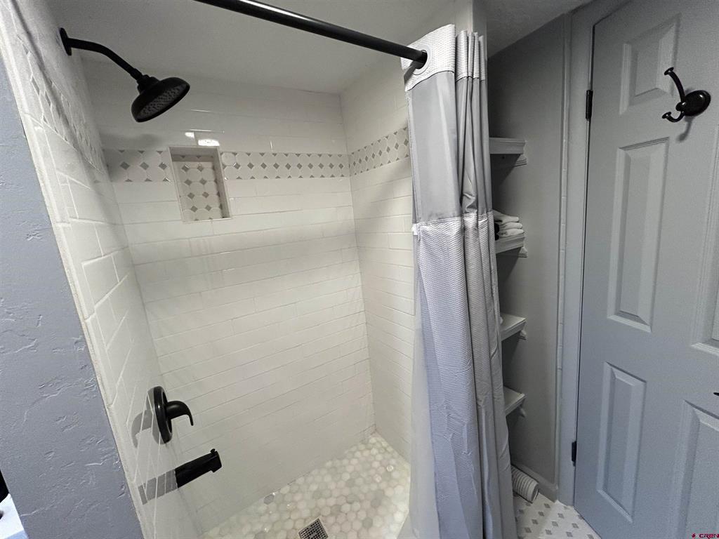 634 E 8th Avenue Property Photo 12