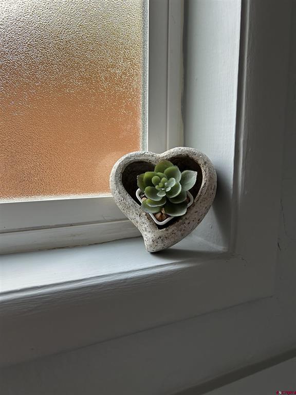 634 E 8th Avenue Property Photo 14