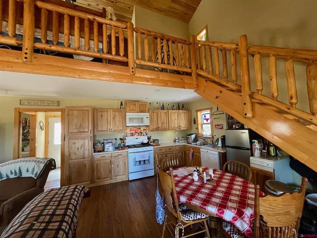 850 & 851 Kebler Trail Property Photo 5