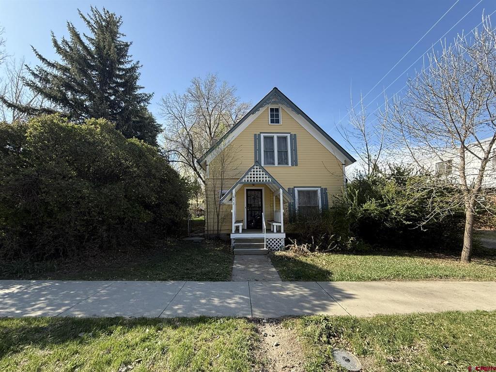 613 3rd Street Property Photo 2