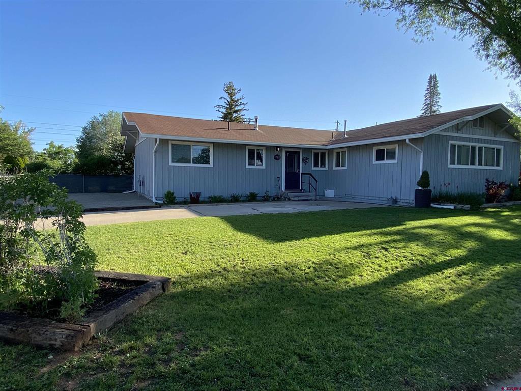 1702 E Macarthur Avenue Property Photo