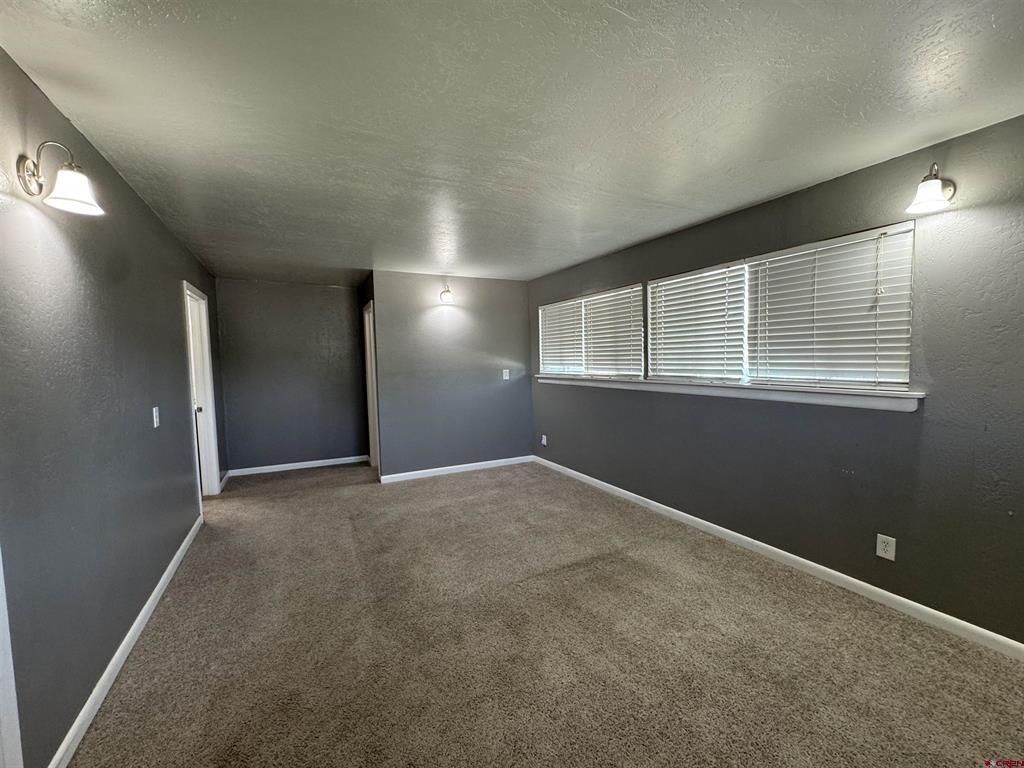 1702 E Macarthur Avenue Property Photo 8