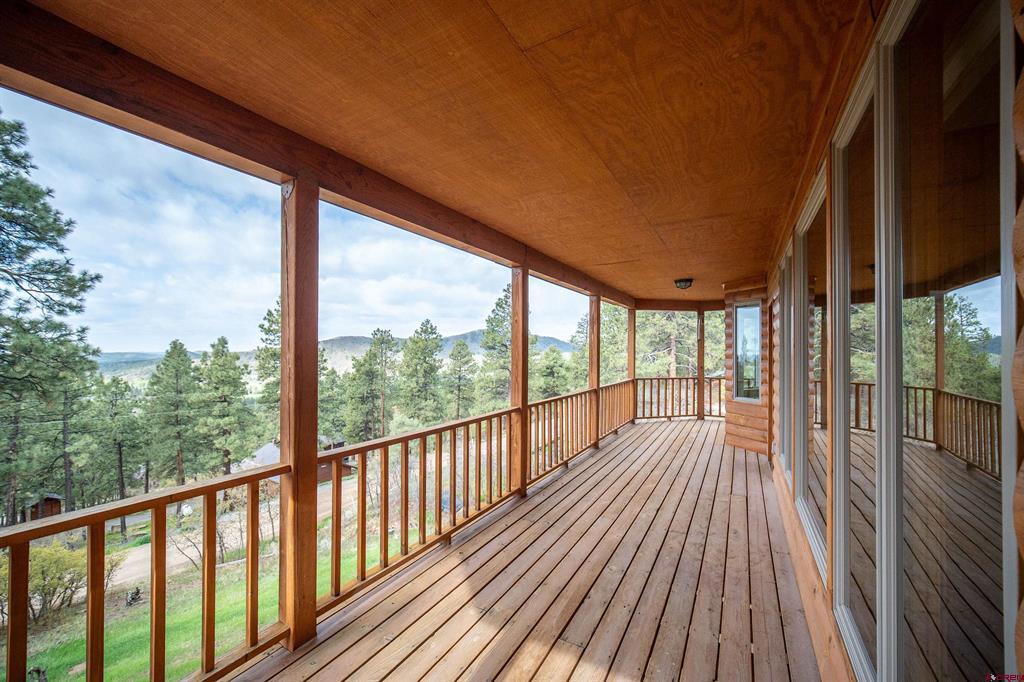 1043 Deer Ridge Drive Property Photo 12