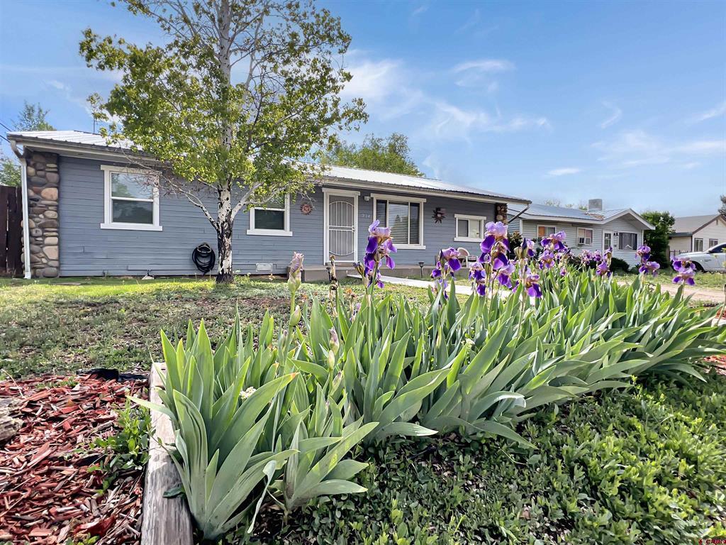 214 S Valley Property Photo 1
