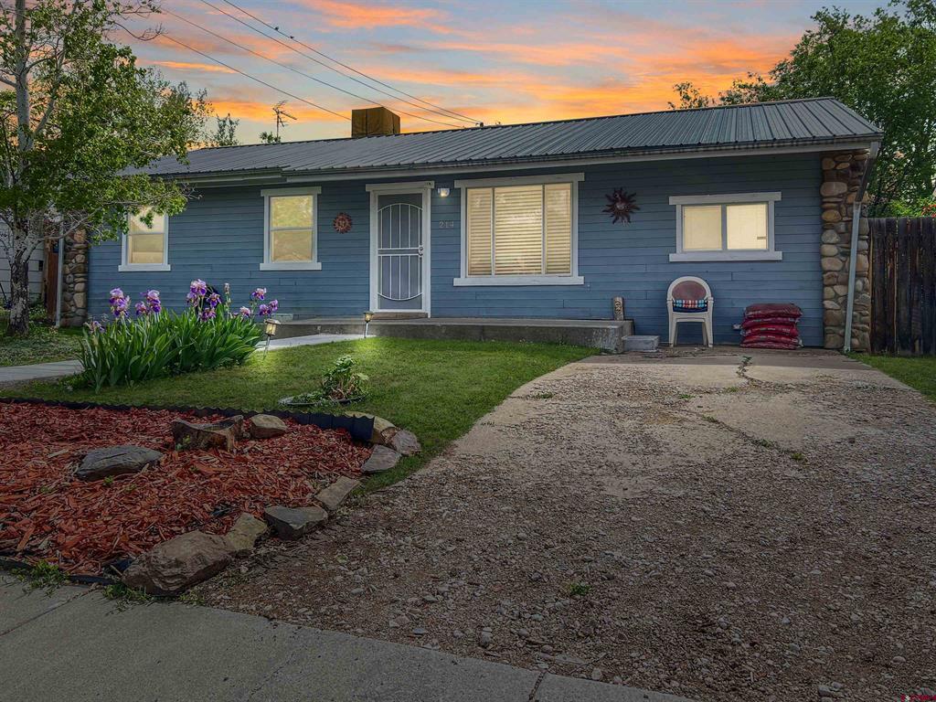 214 S Valley Property Photo 1