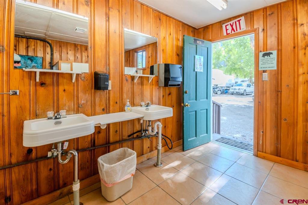 111 S Gunnison Avenue Property Photo 10
