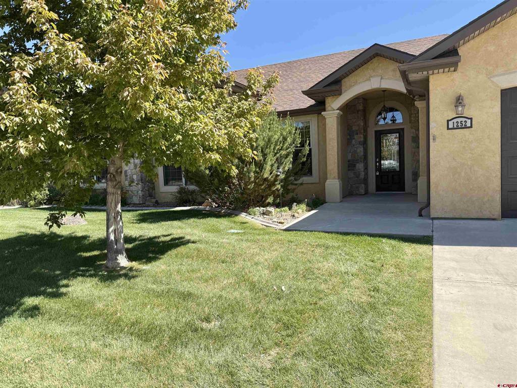 1252 Peppertree Drive Property Photo 1