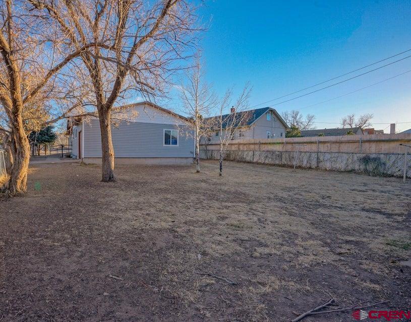 925 Russell Avenue Property Photo 4