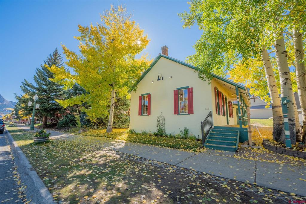 418 Elk Avenue Property Photo