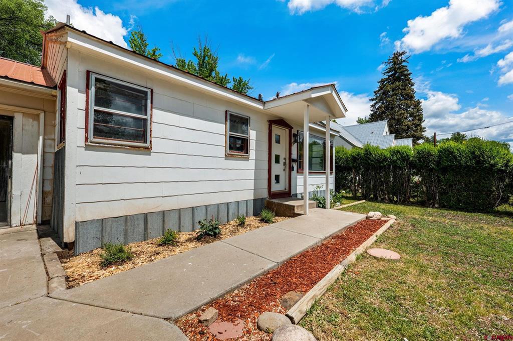 320 W Park Avenue Property Photo 1
