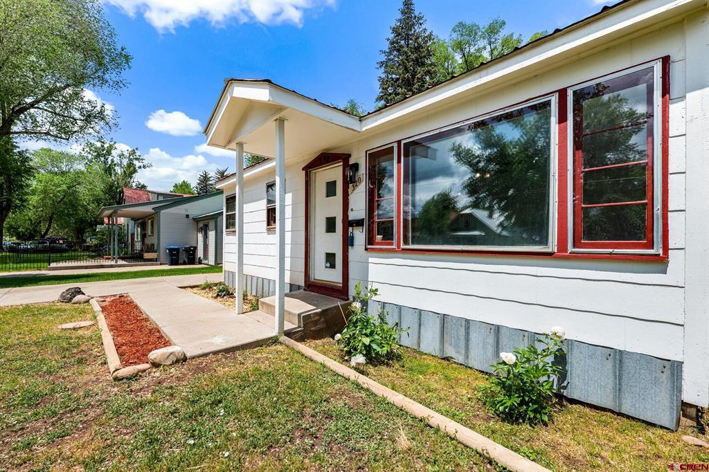 320 W Park Avenue Property Photo 2