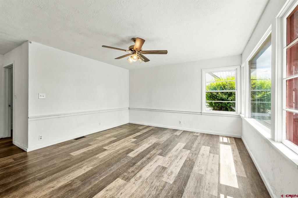 320 W Park Avenue Property Photo 3