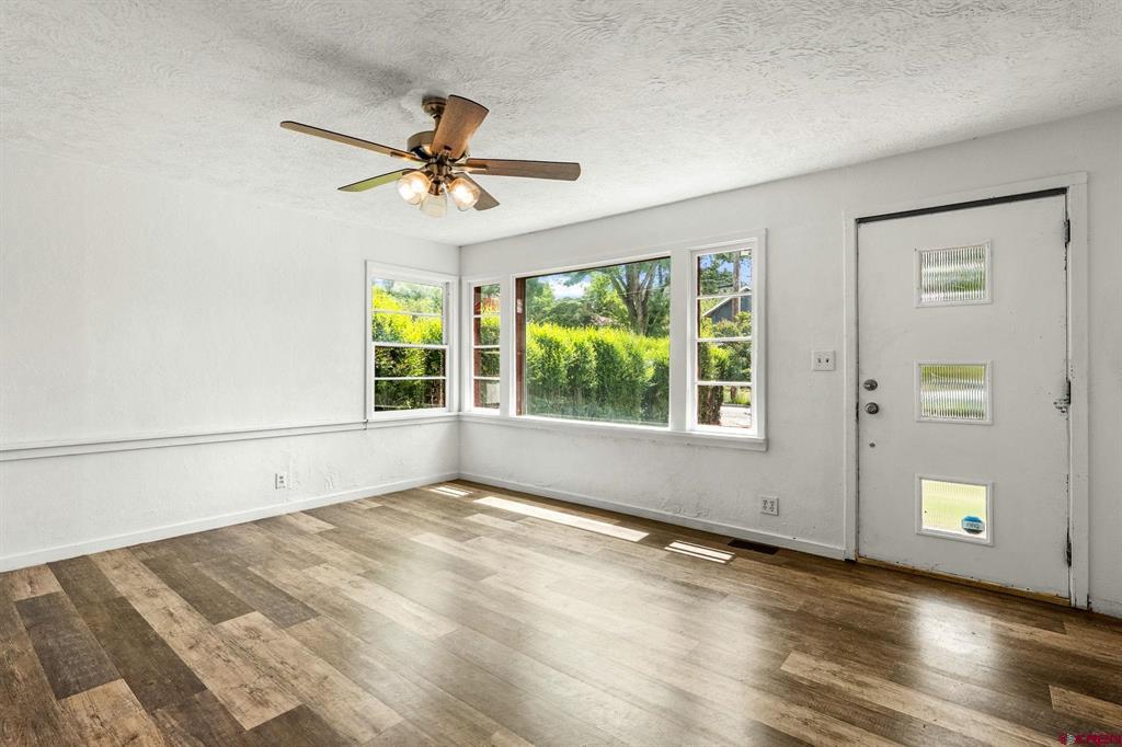 320 W Park Avenue Property Photo 6