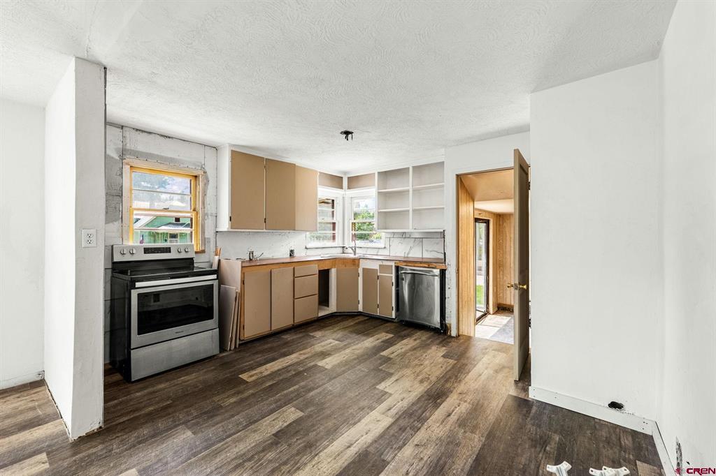 320 W Park Avenue Property Photo 8