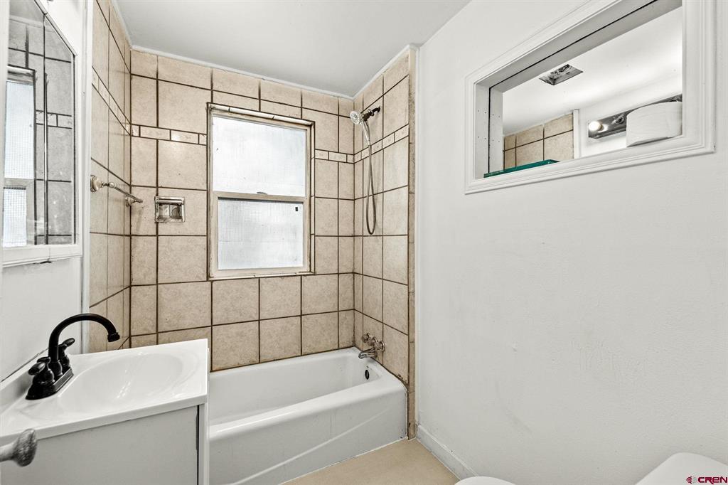 320 W Park Avenue Property Photo 22