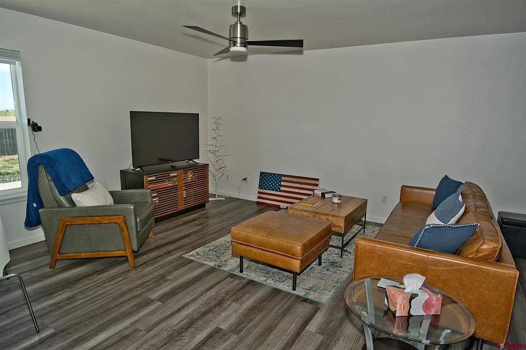 2940 W 6th Street Property Photo 6