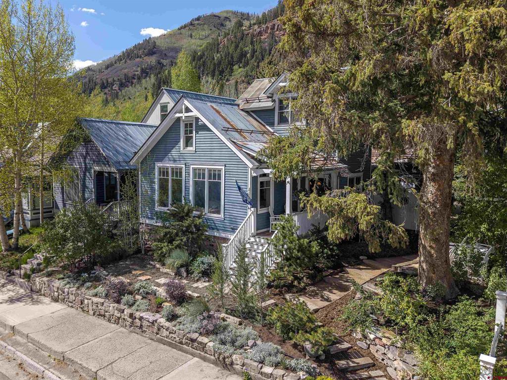 445 W Colorado Avenue Property Photo 1