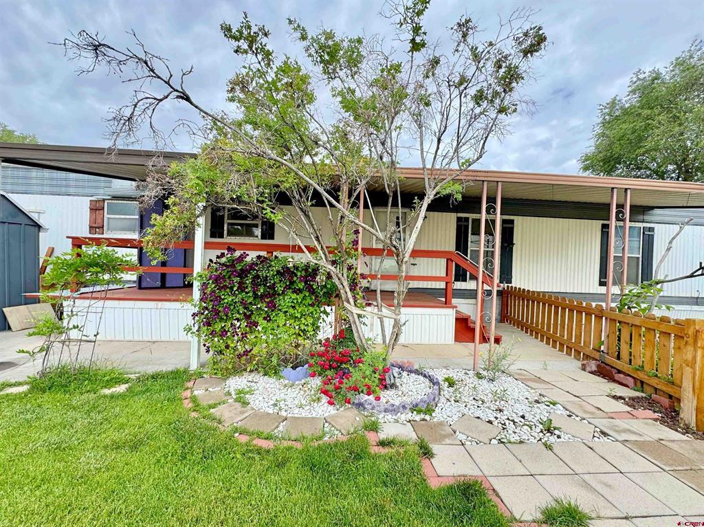 383 S Hillcrest Drive Property Photo 4