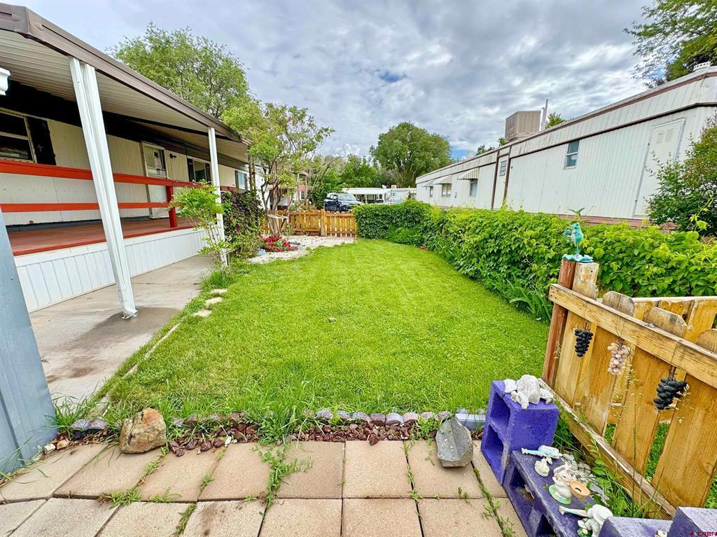 383 S Hillcrest Drive Property Photo 5