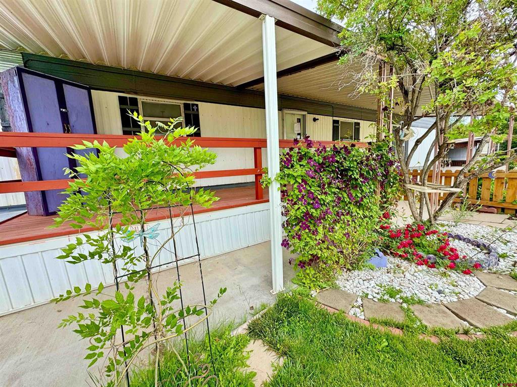 383 S Hillcrest Drive Property Photo 8