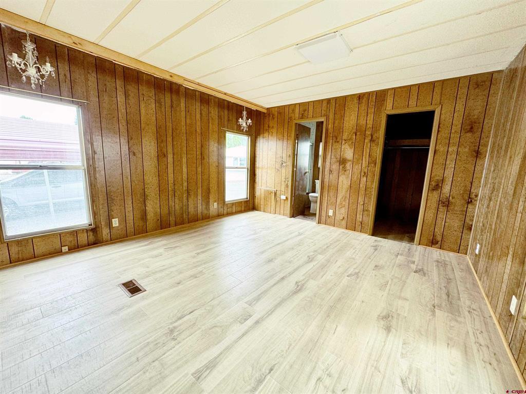 383 S Hillcrest Drive Property Photo 10