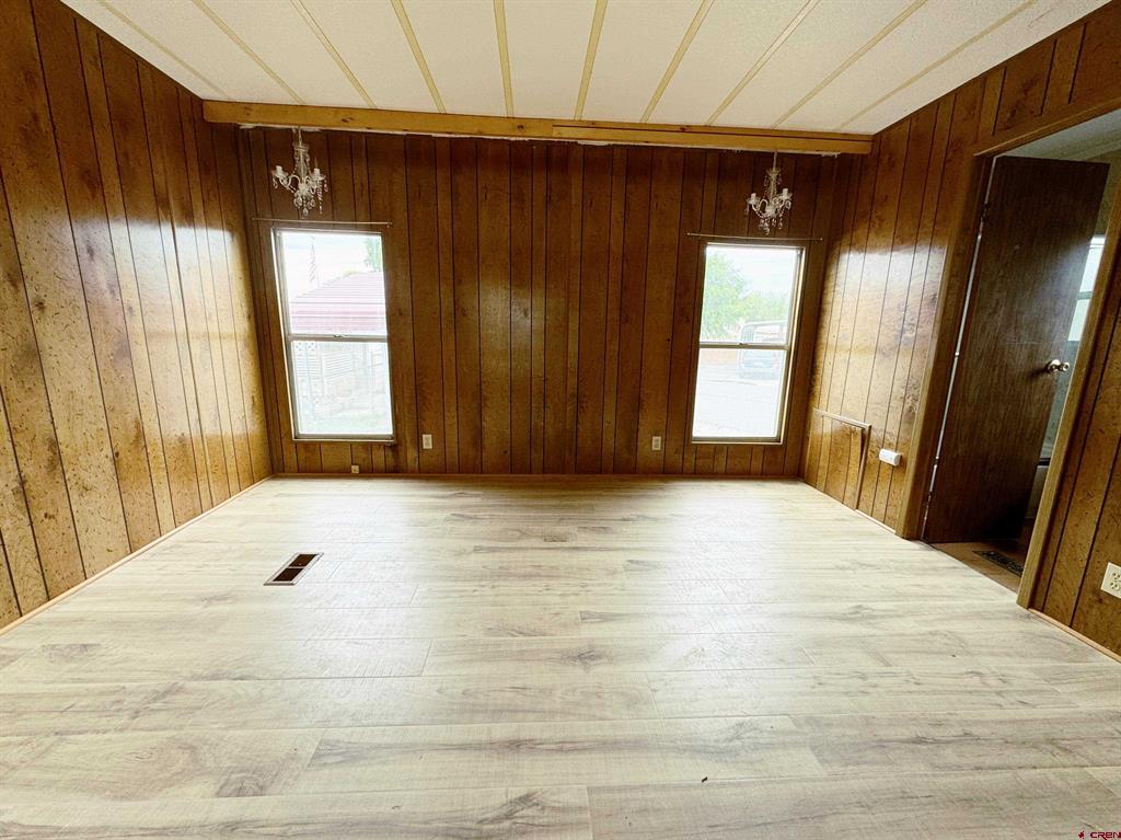 383 S Hillcrest Drive Property Photo 17