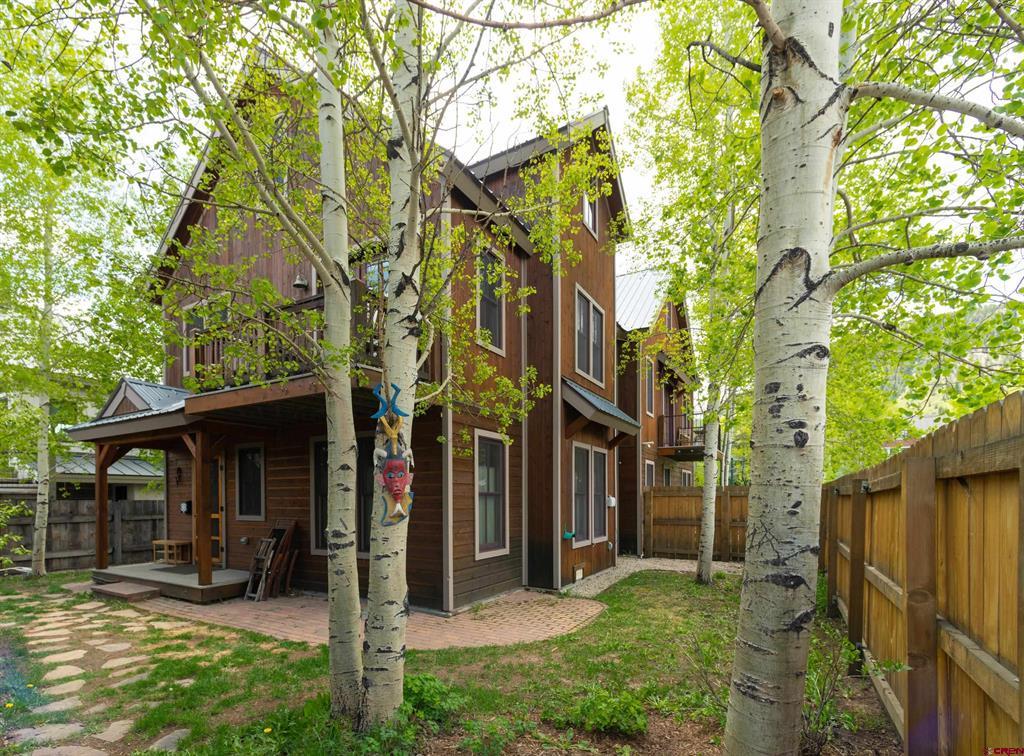 825 Whiterock Avenue Property Photo