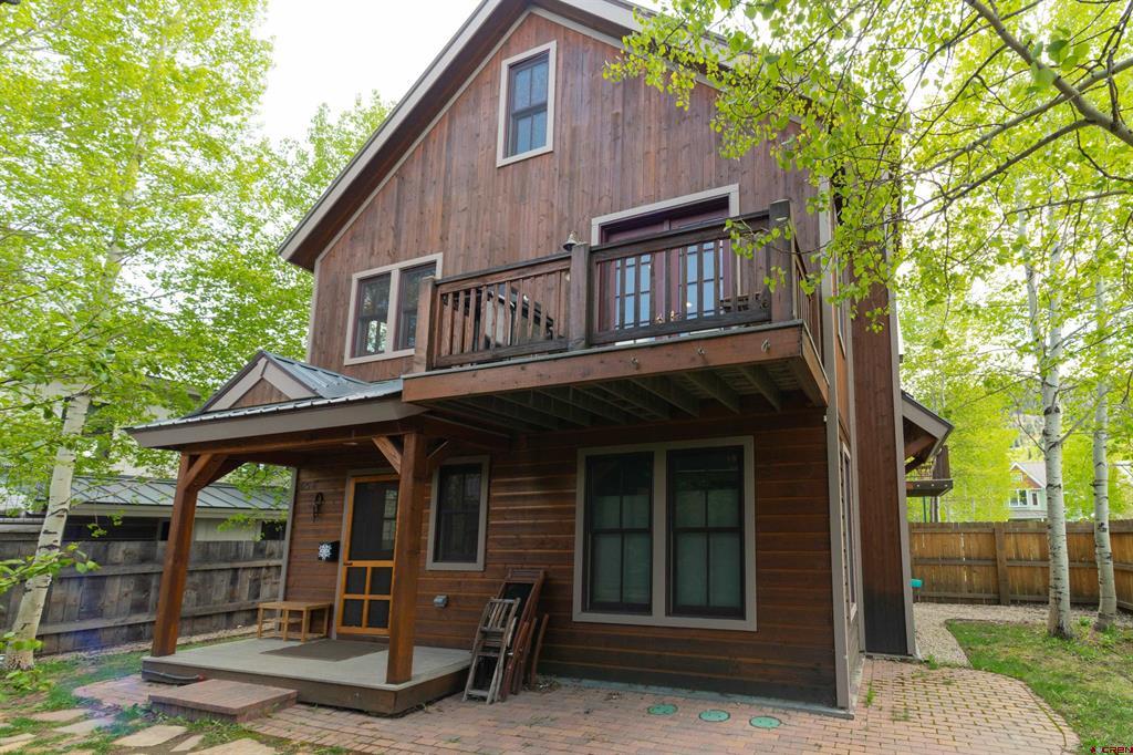 825 Whiterock Avenue Property Photo 1