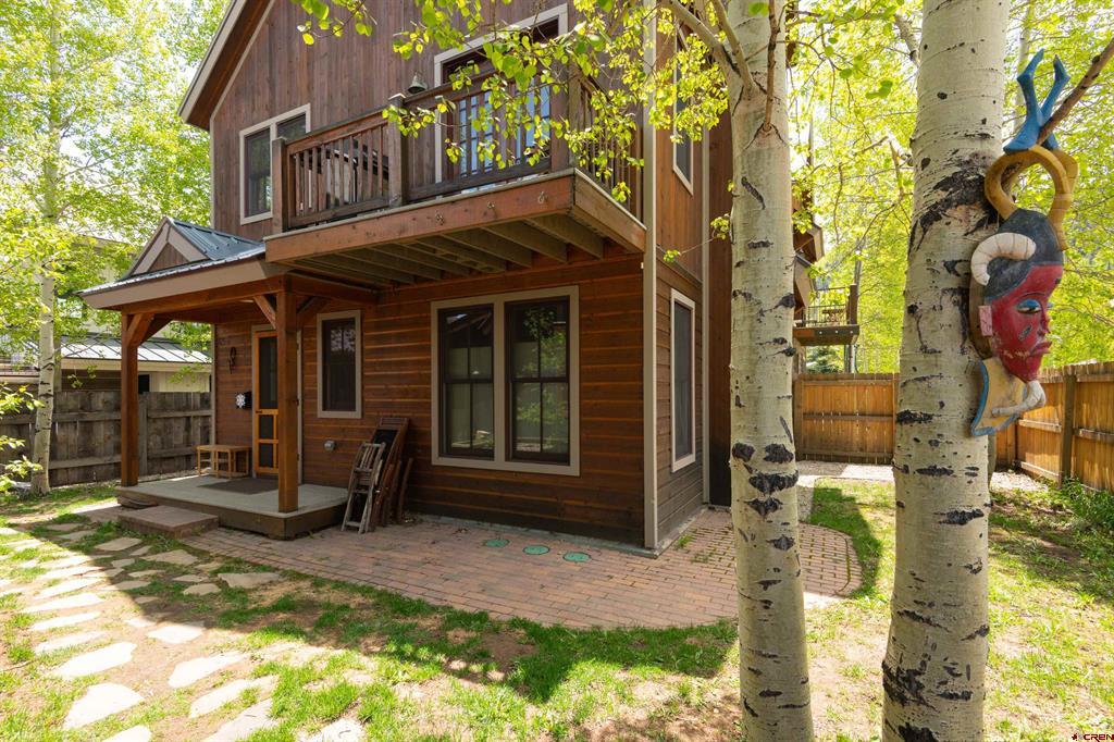825 Whiterock Avenue Property Photo 3