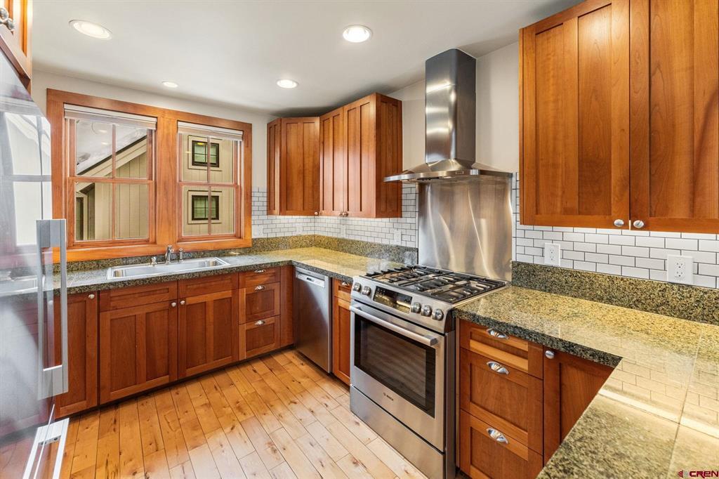 825 Whiterock Avenue Property Photo 4