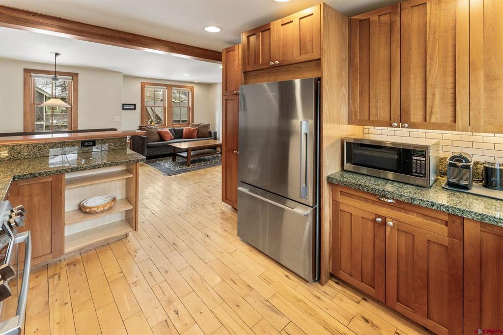 825 Whiterock Avenue Property Photo 7