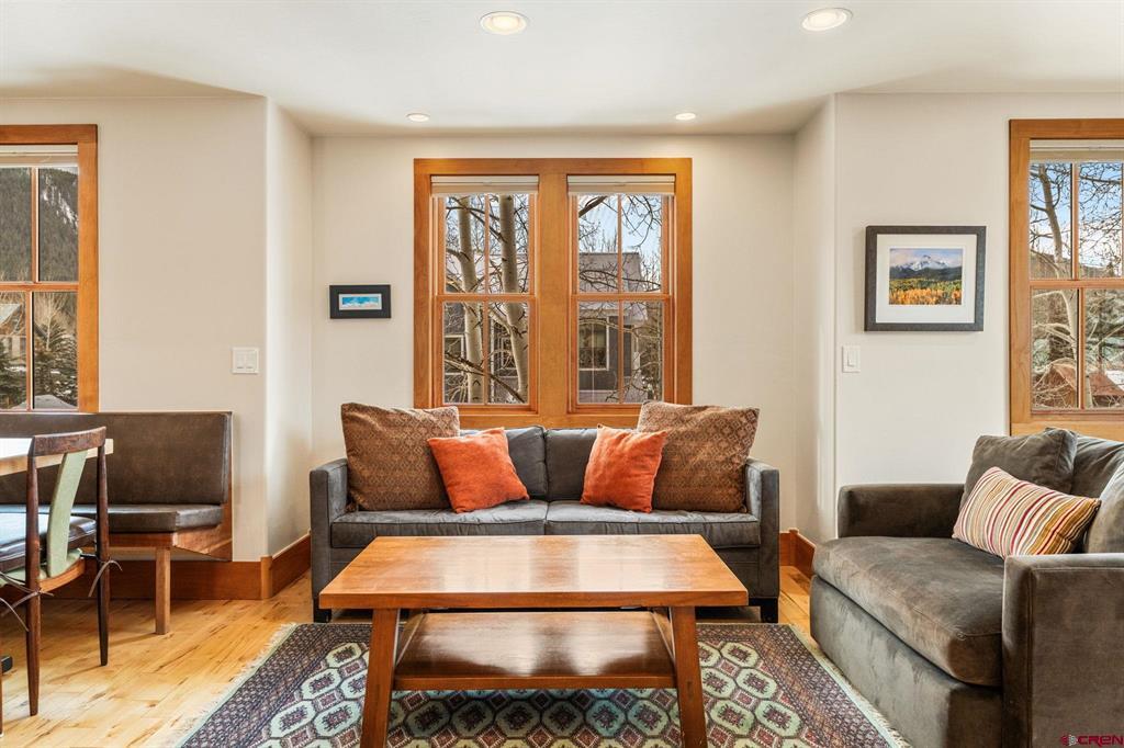 825 Whiterock Avenue Property Photo 9