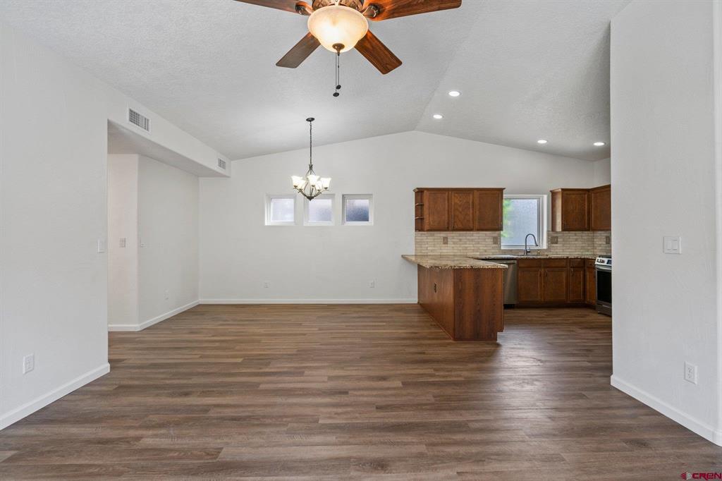 1602 S Taylor Circle Property Photo 6
