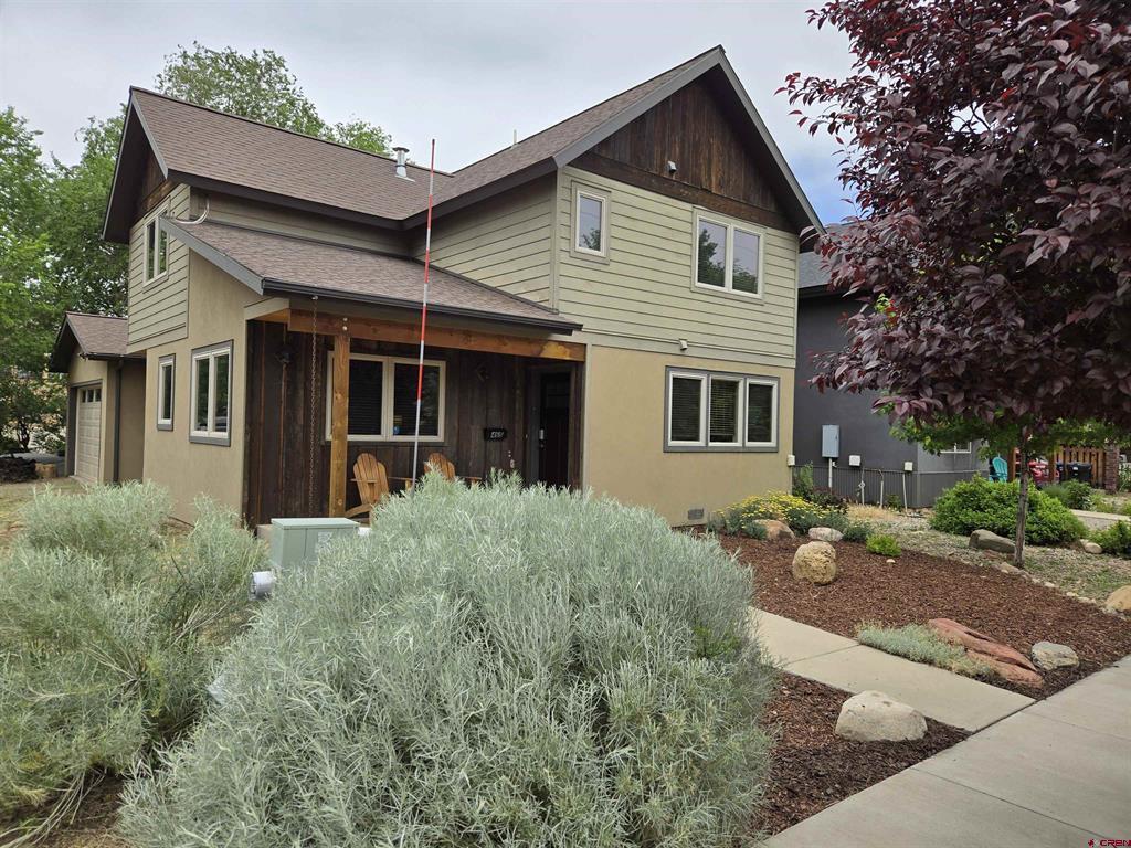 465 E 2nd Street Property Photo 1