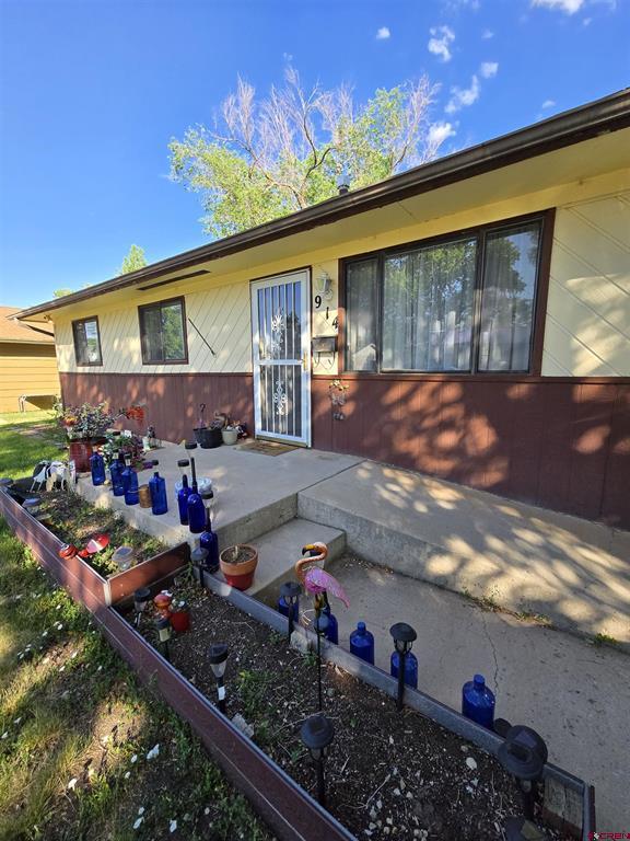 914 Brookside Drive Property Photo 2
